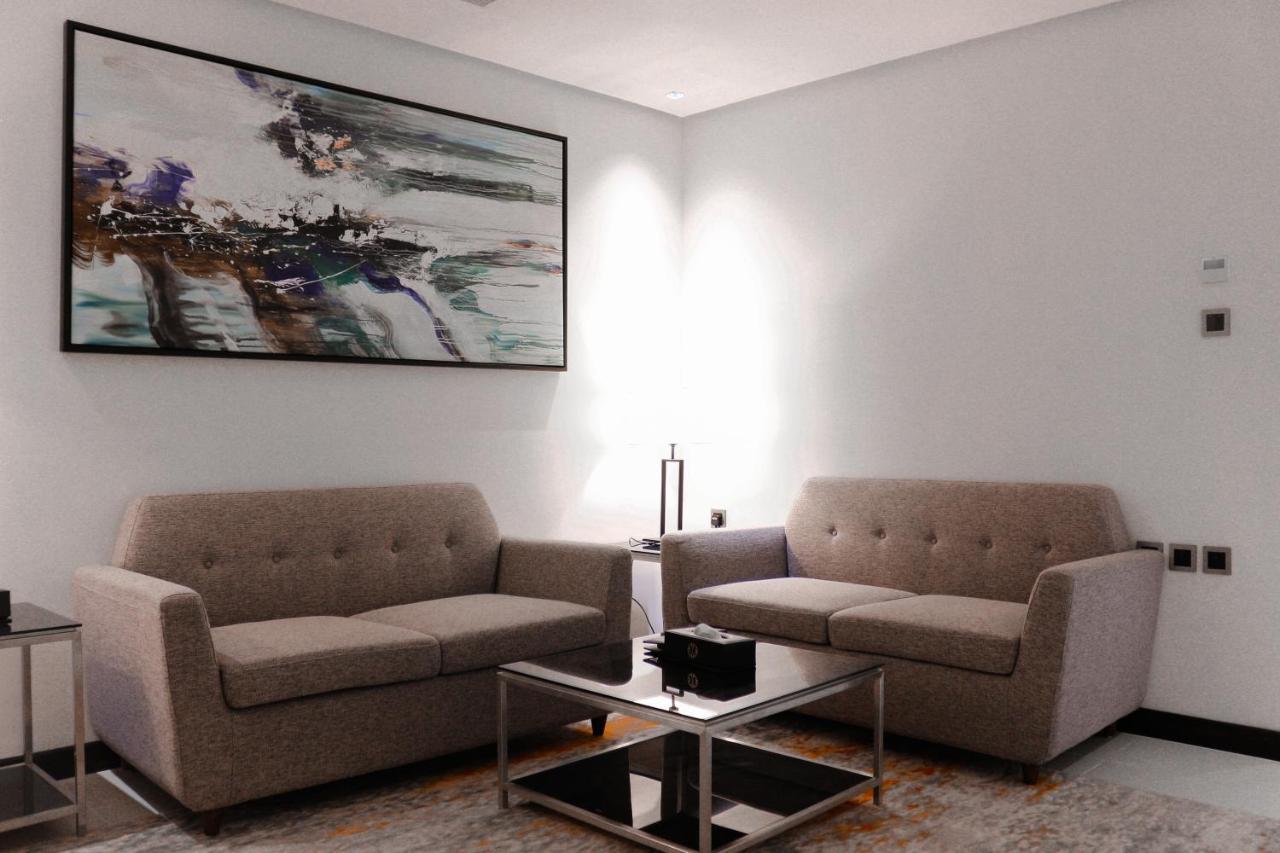 Deluxe King Suite