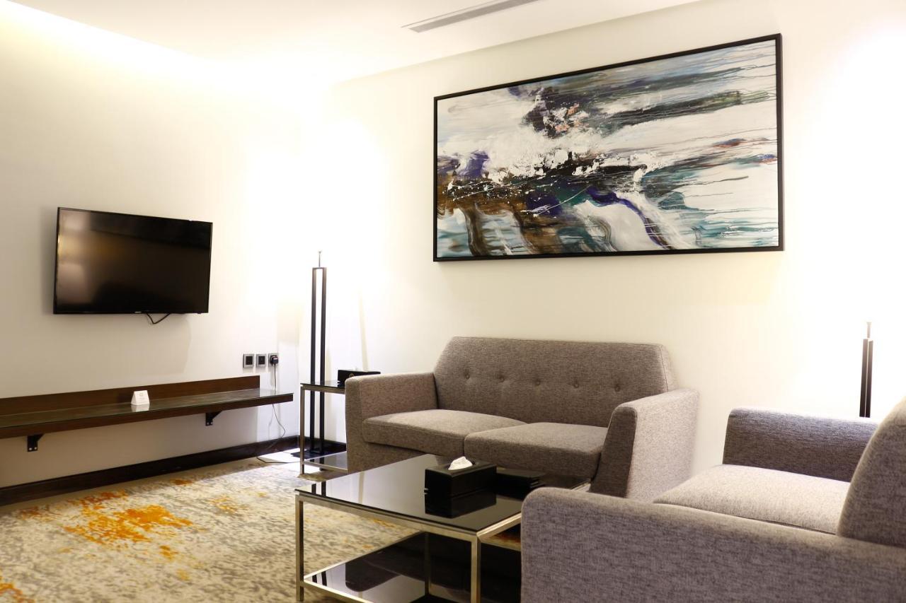 Deluxe King Suite