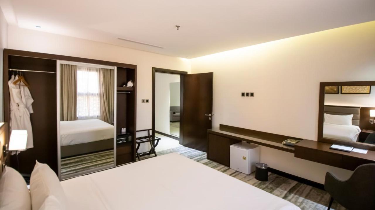 Deluxe King Suite