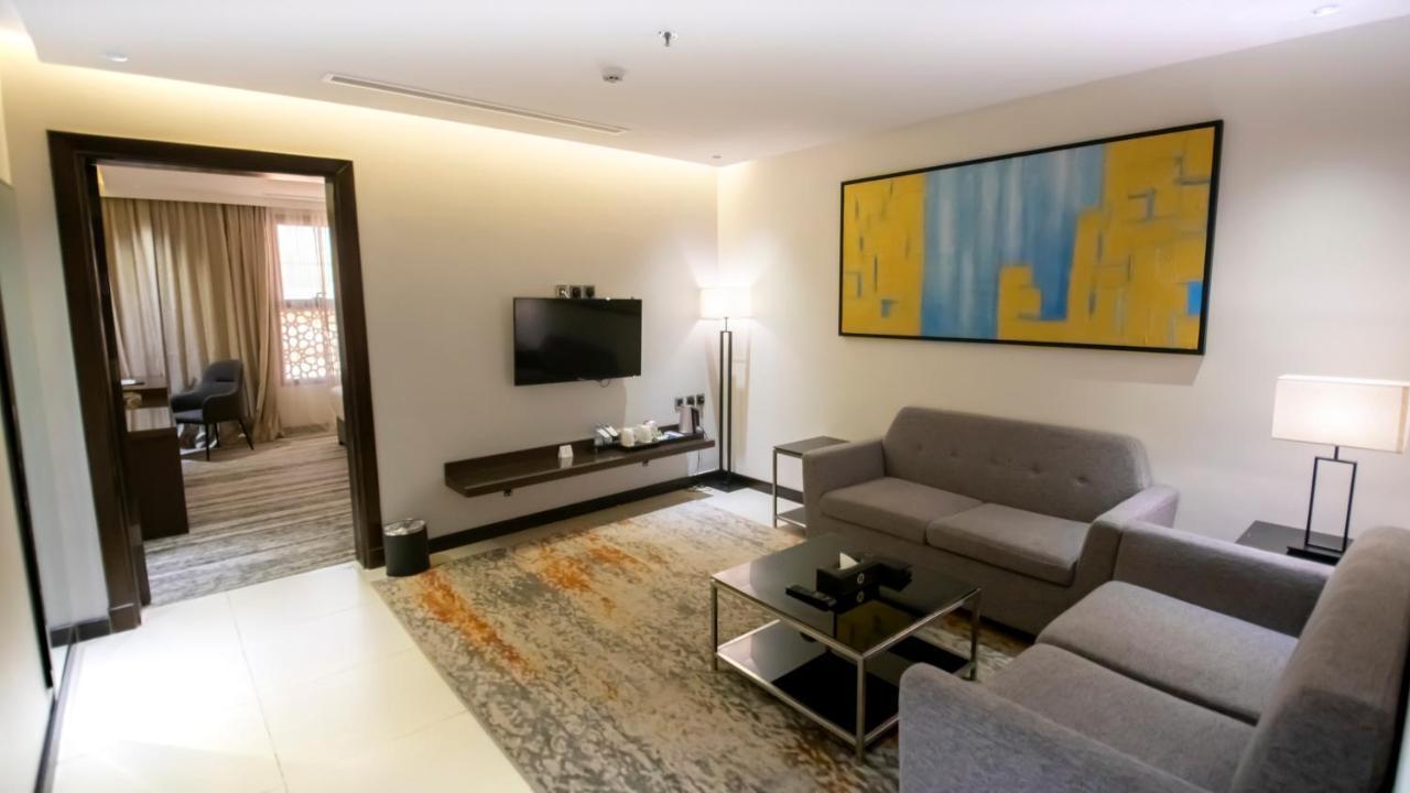 Deluxe King Suite