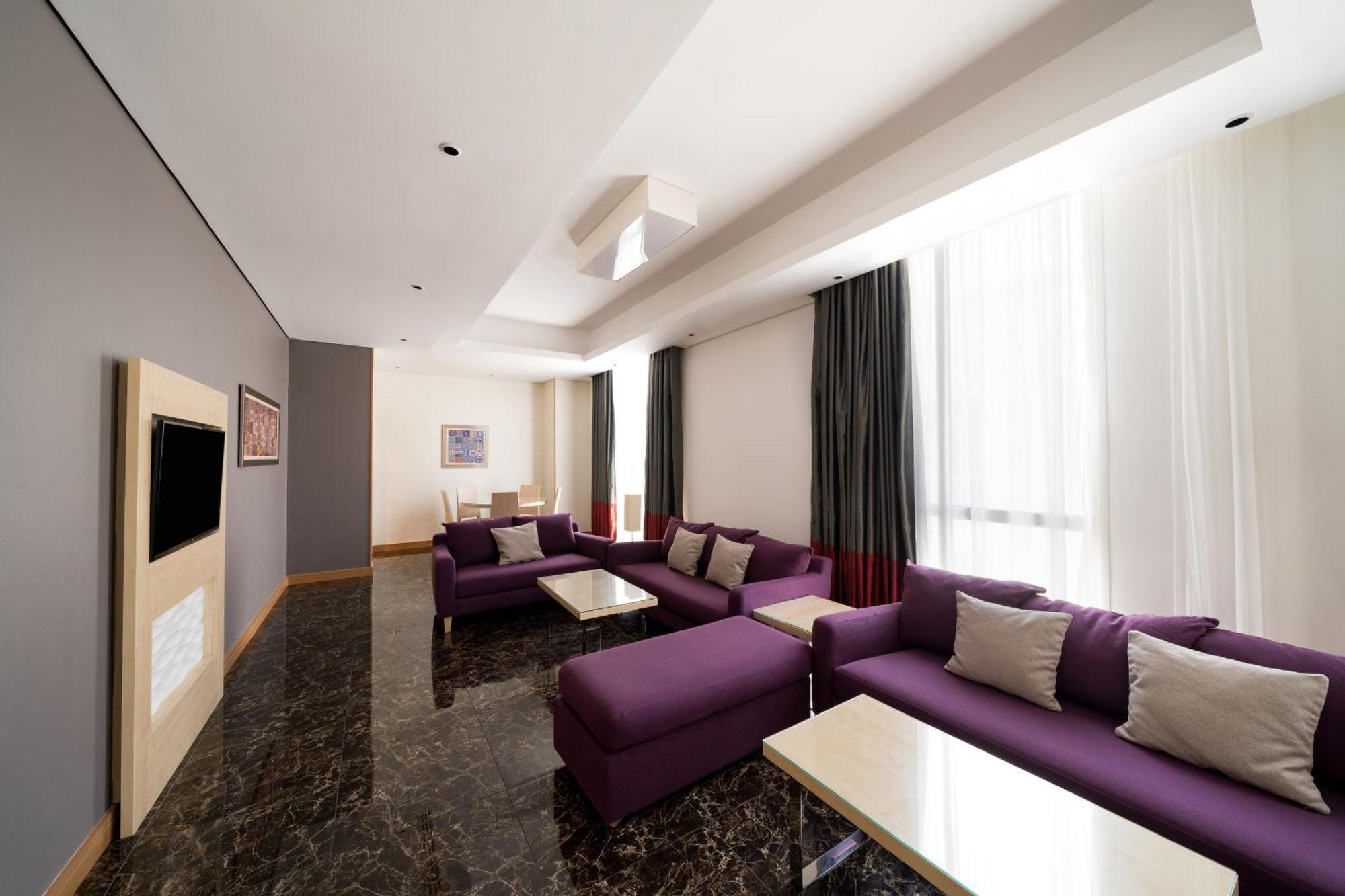 Three-Bedroom Apartment Maid Room