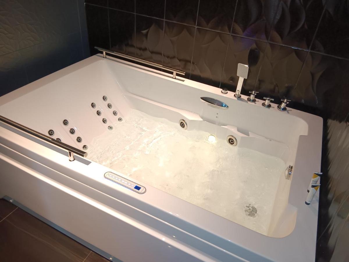 Queen Room Spa Bath
