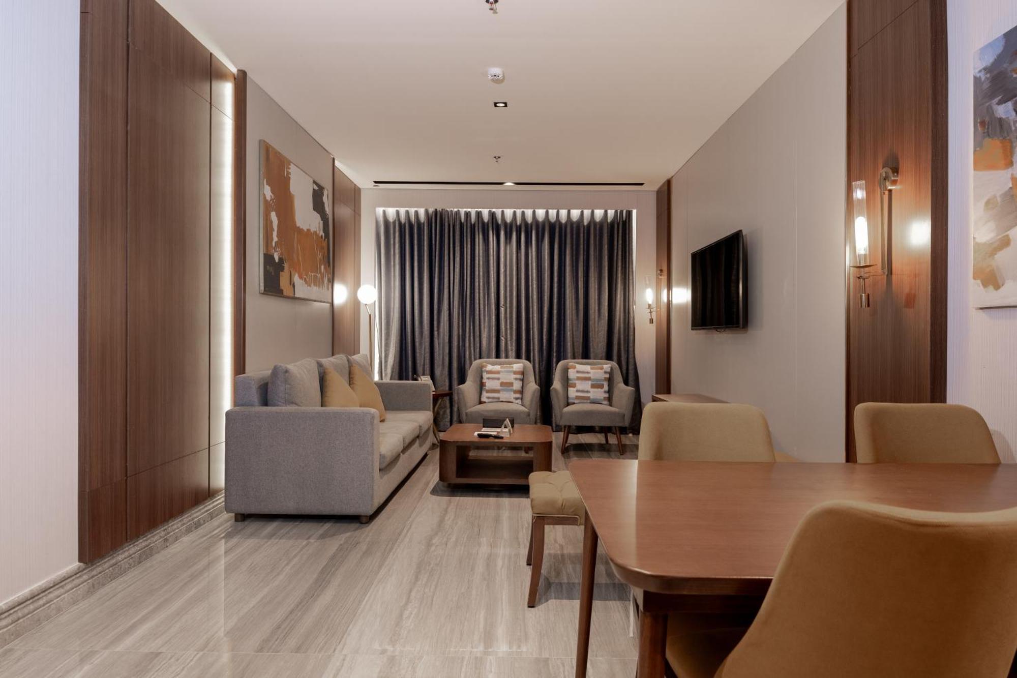 One-Bedroom Suite City View