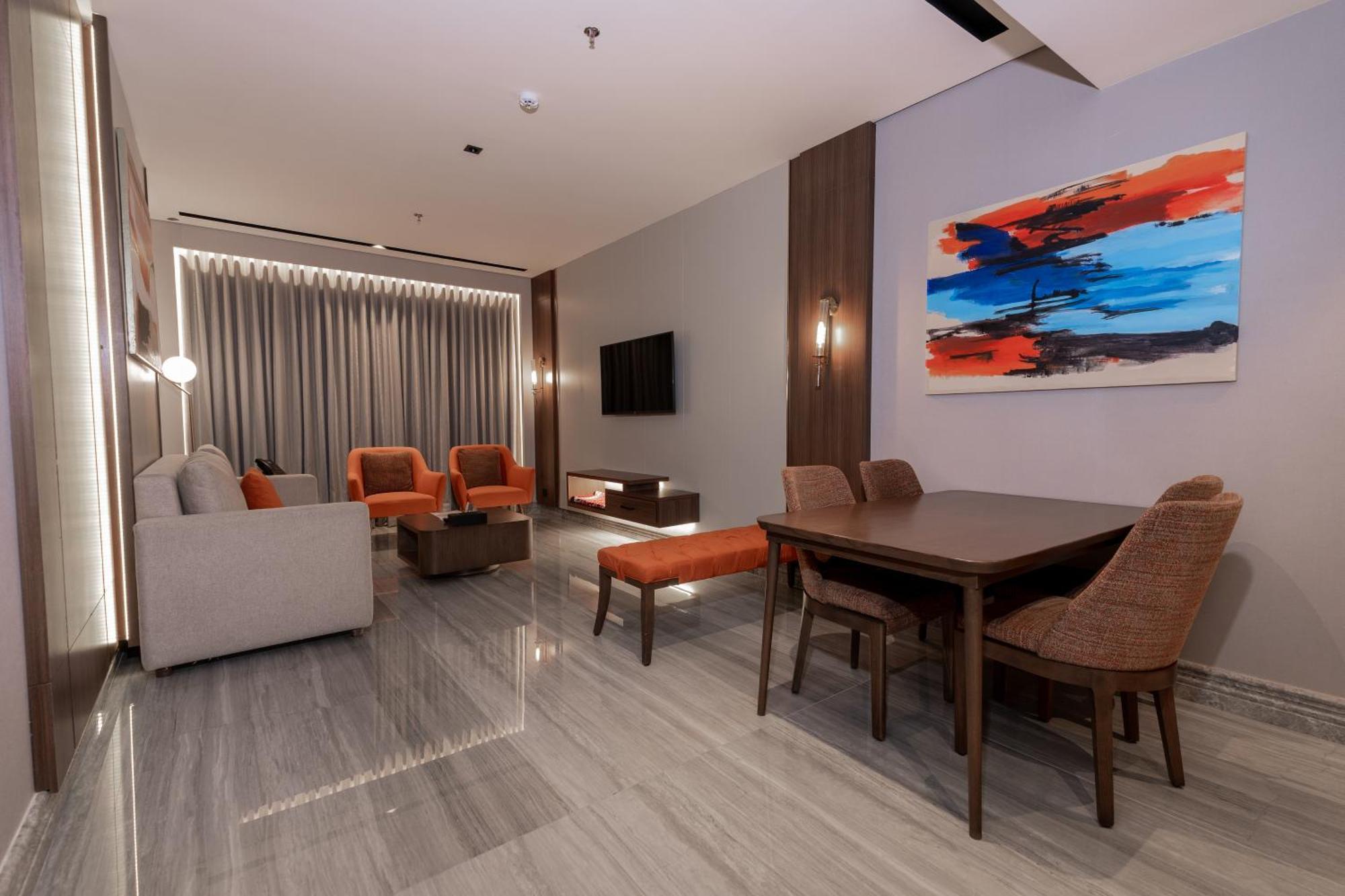 One-Bedroom Suite City View