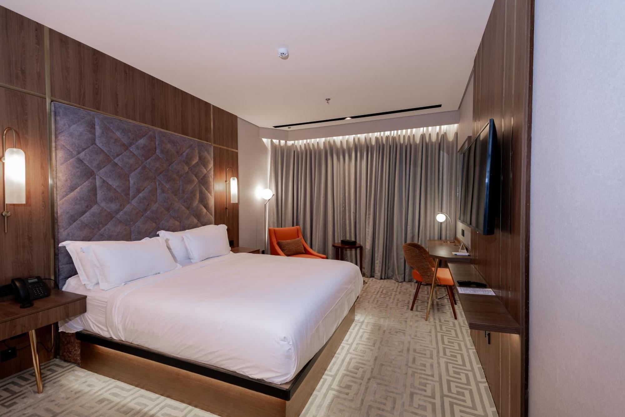 One-Bedroom Suite City View