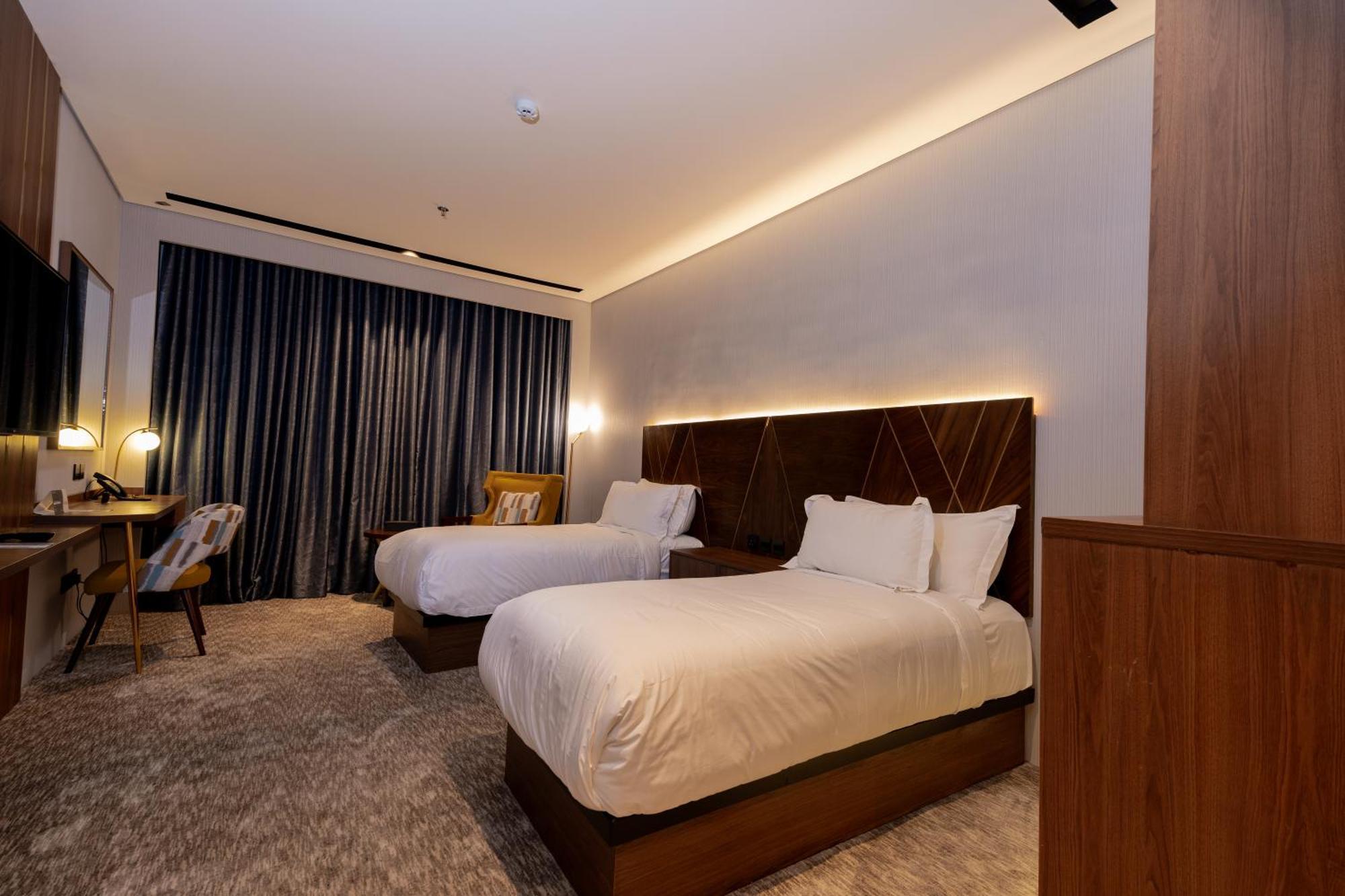 One-Bedroom Suite City View
