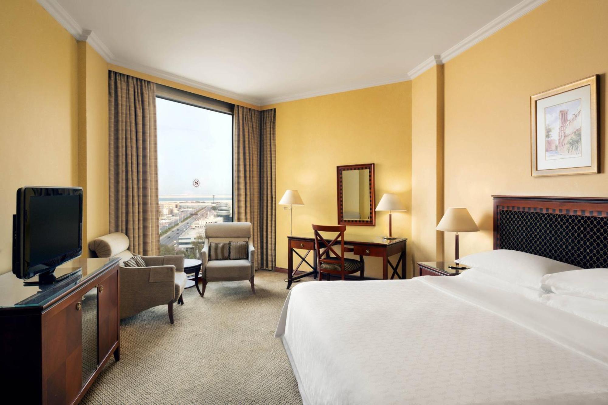 Deluxe Room Guest room 1 King City view Mid floor