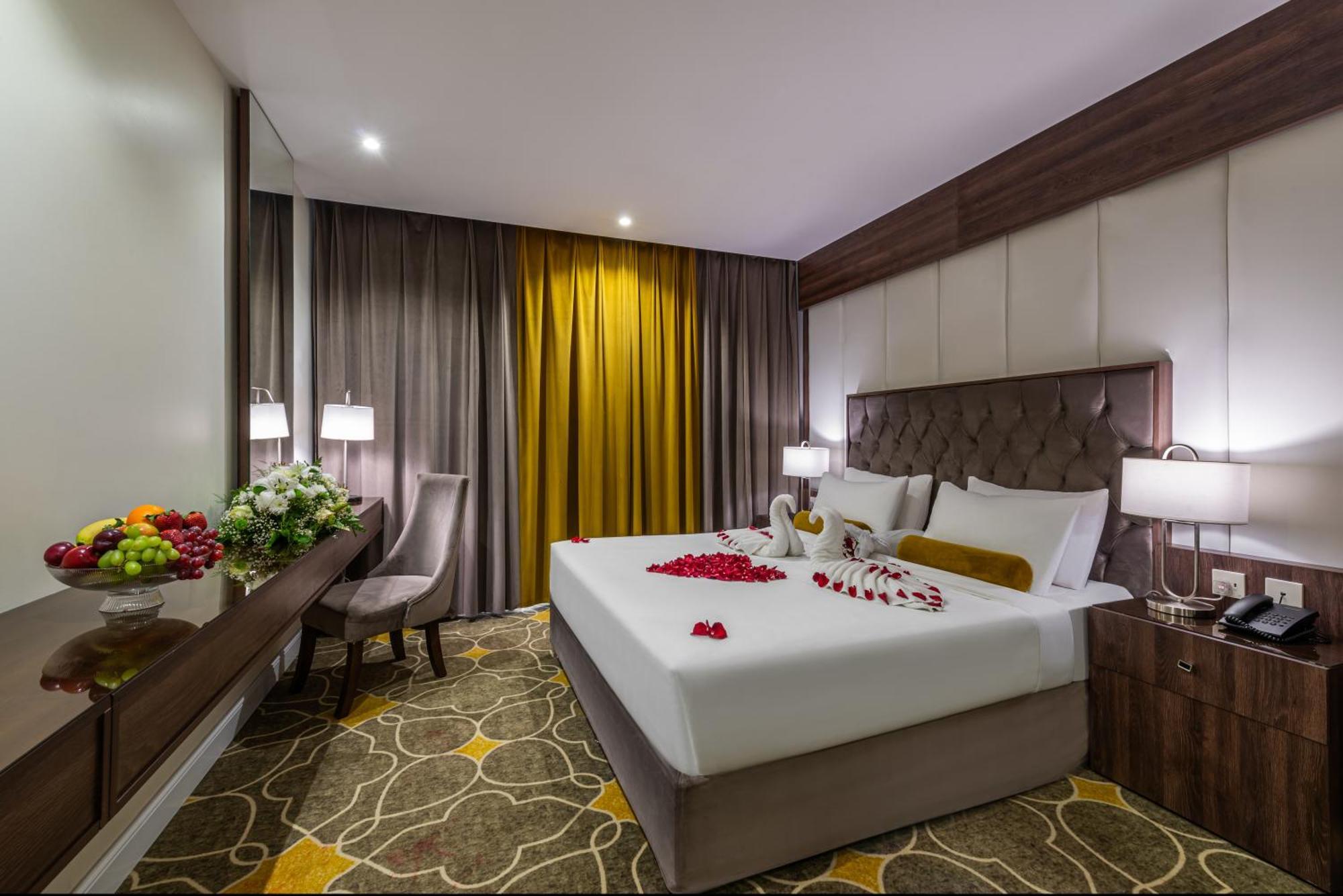 Deluxe Suite Spa Bath
