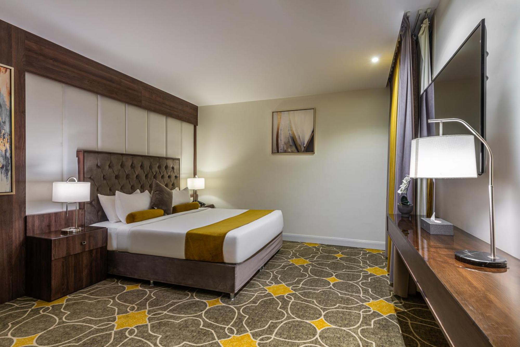 Deluxe King Suite