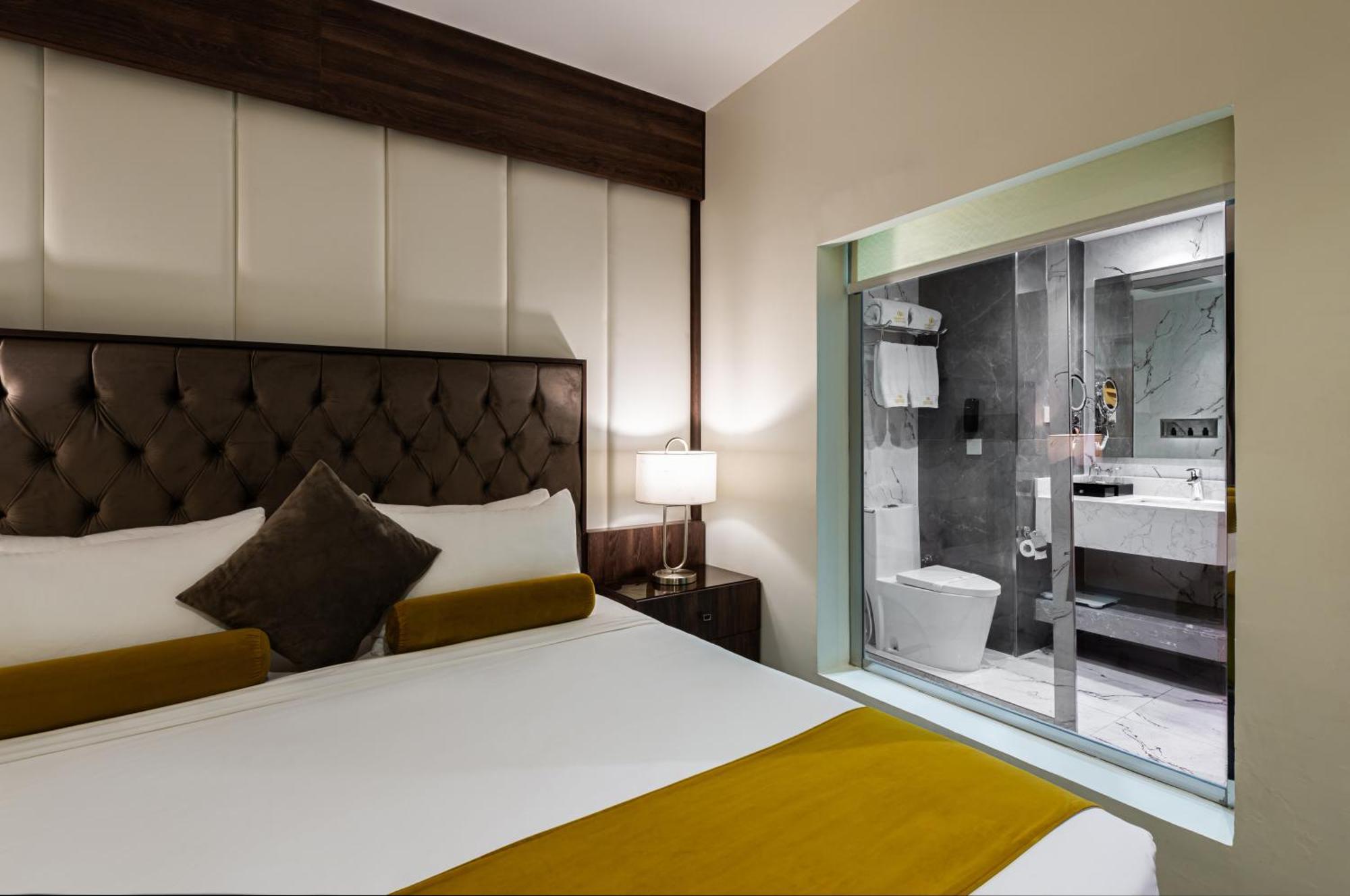 Deluxe King Suite