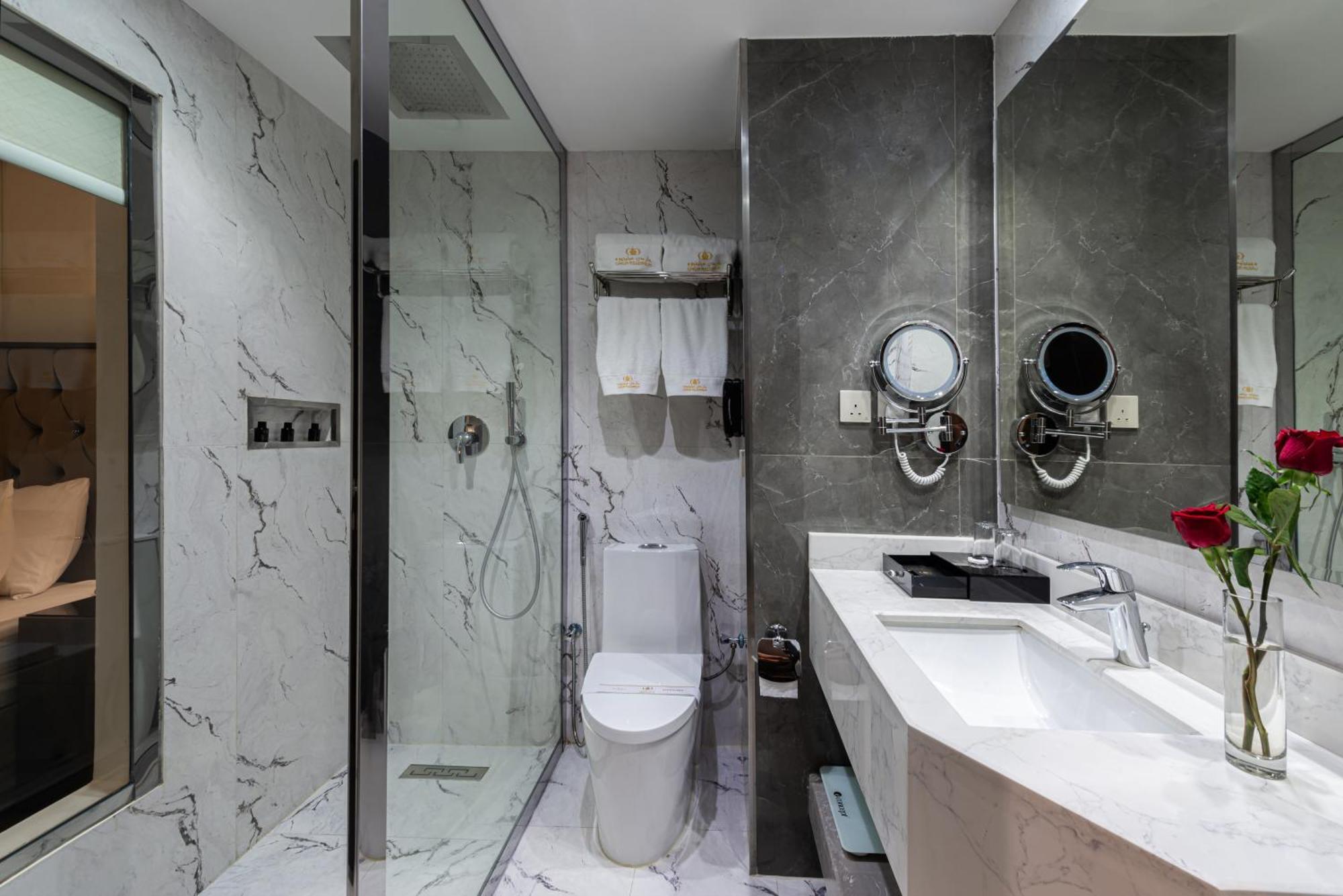 Deluxe King Suite