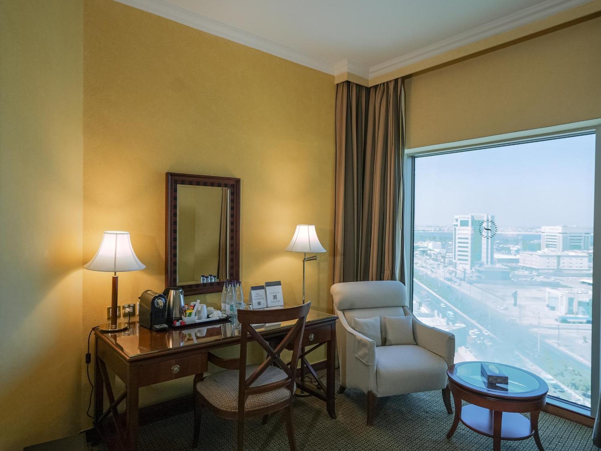 Club Room Club lounge access Guest room 1 King City view