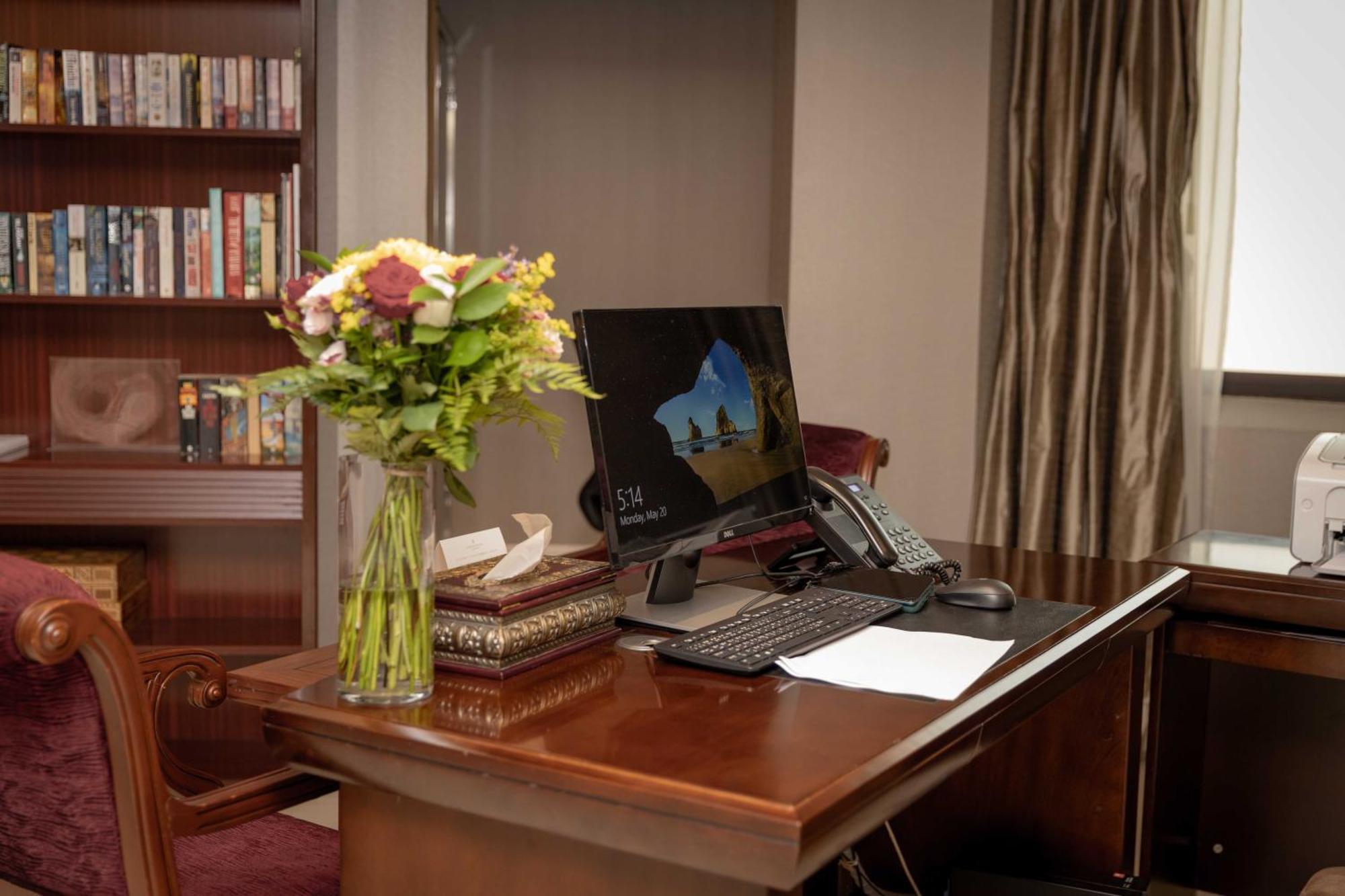Classic King Room Lounge Access