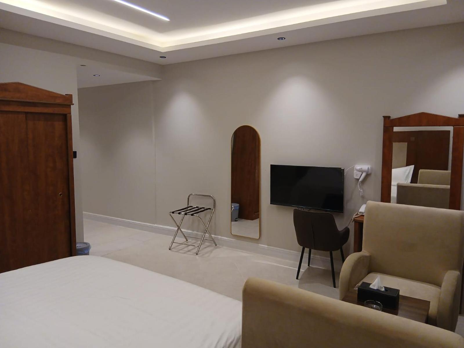 Deluxe King Suite