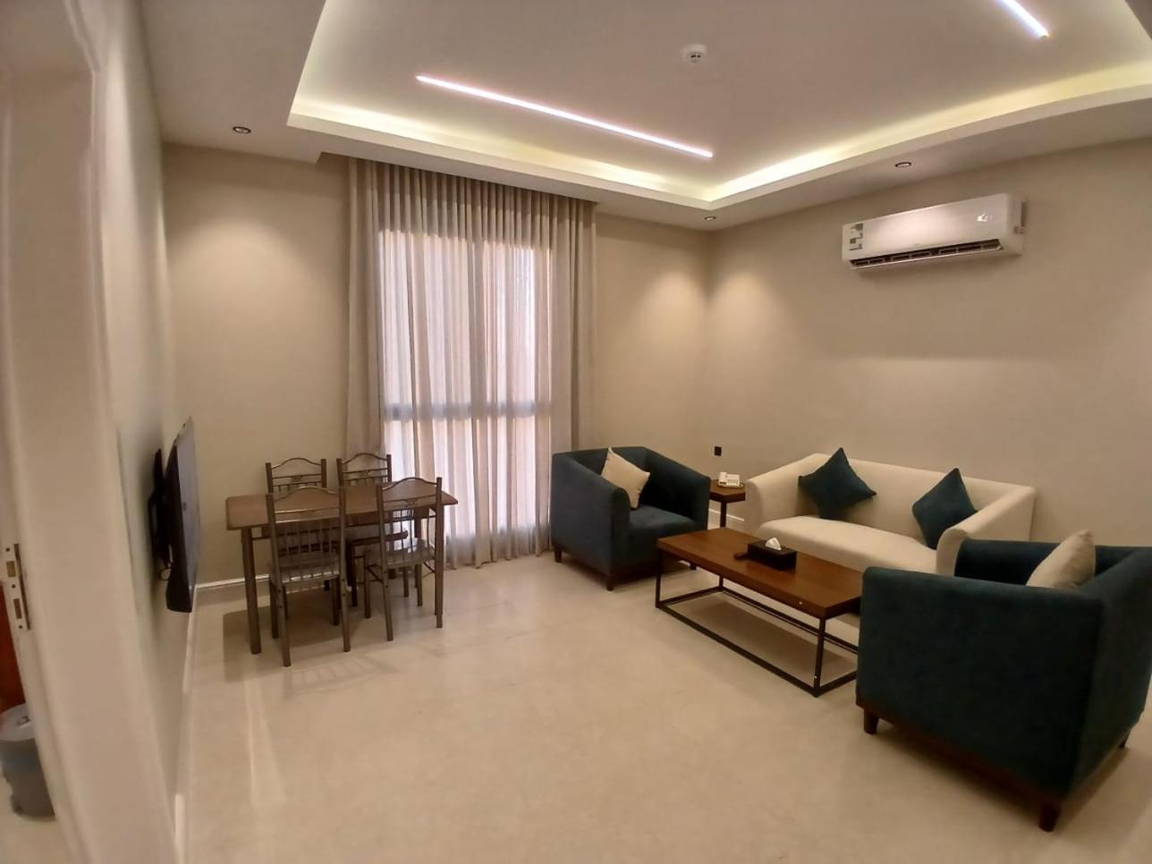 Deluxe King Suite