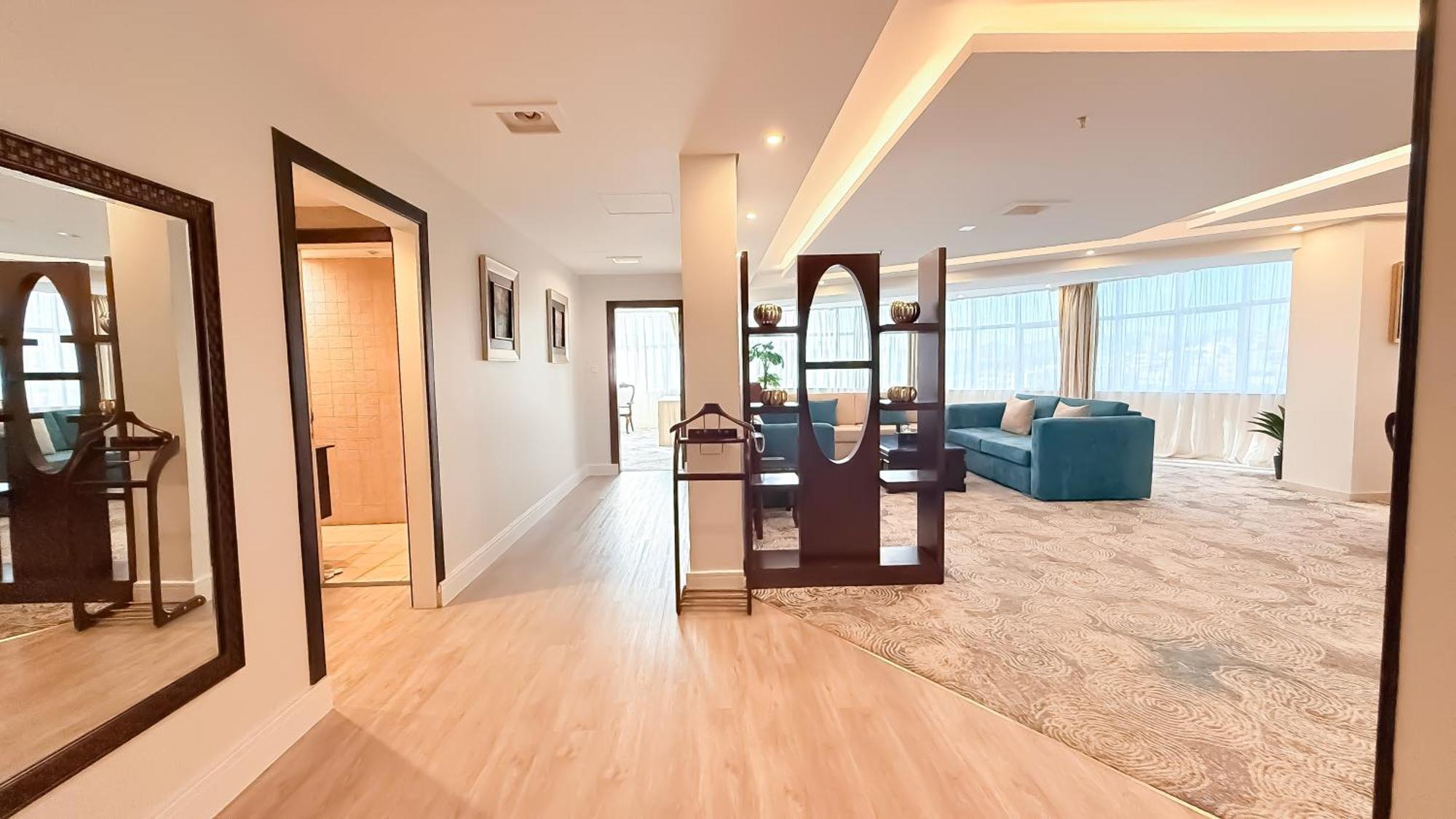 Three-Bedroom Apartment City View