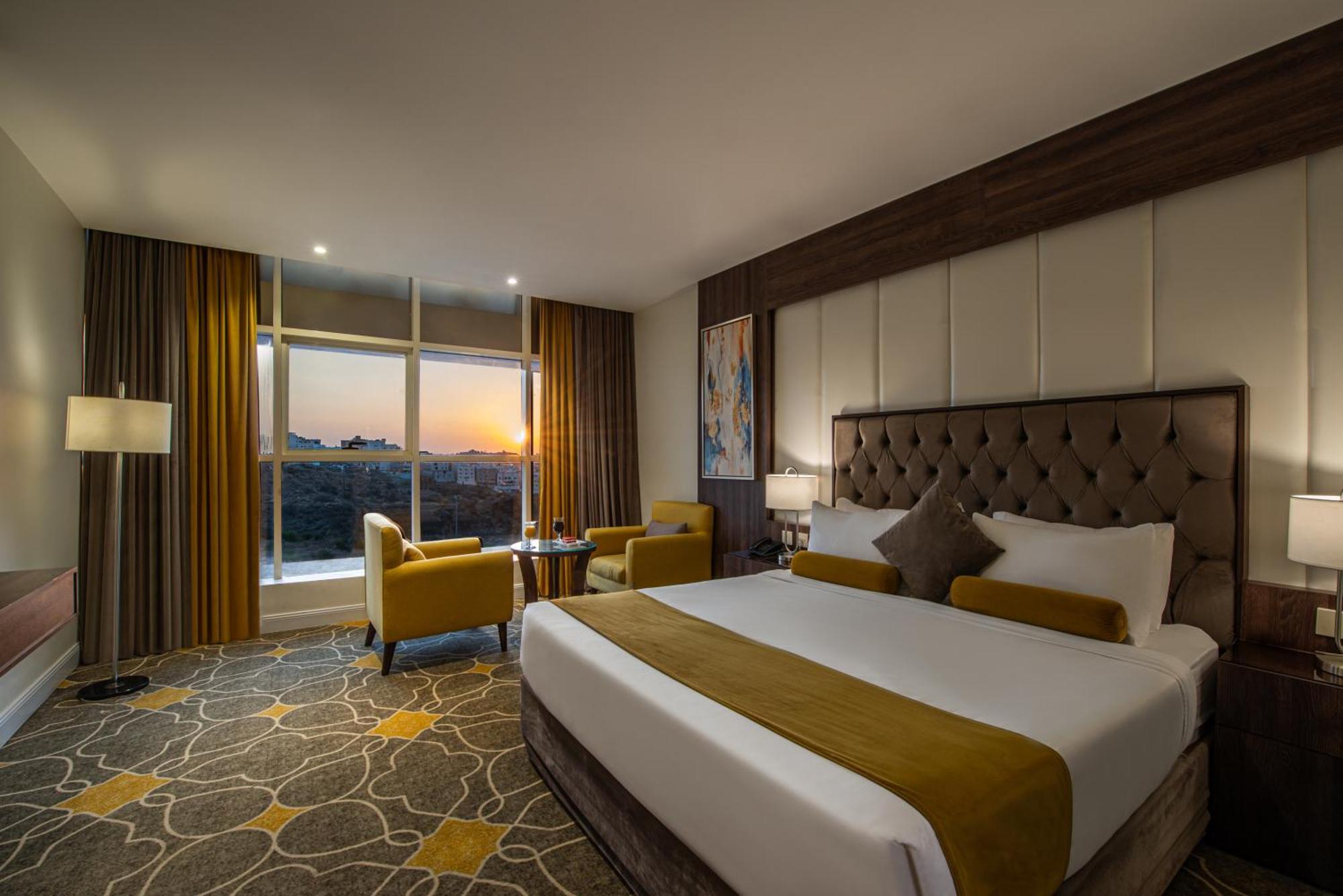 Deluxe King Suite