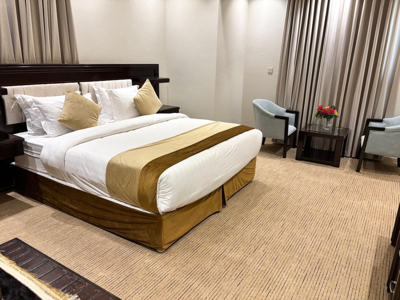 Deluxe Suite
