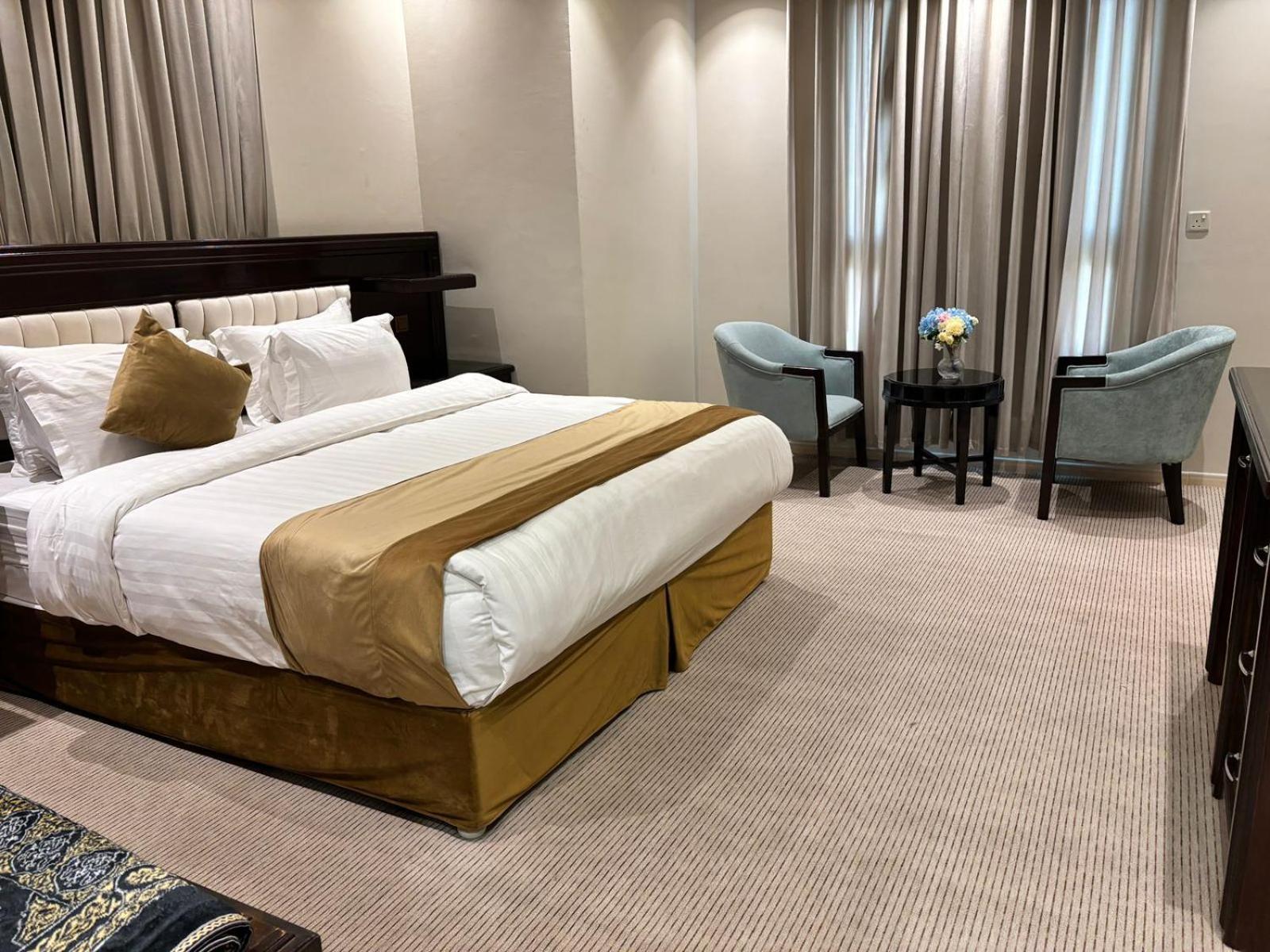 Deluxe Suite