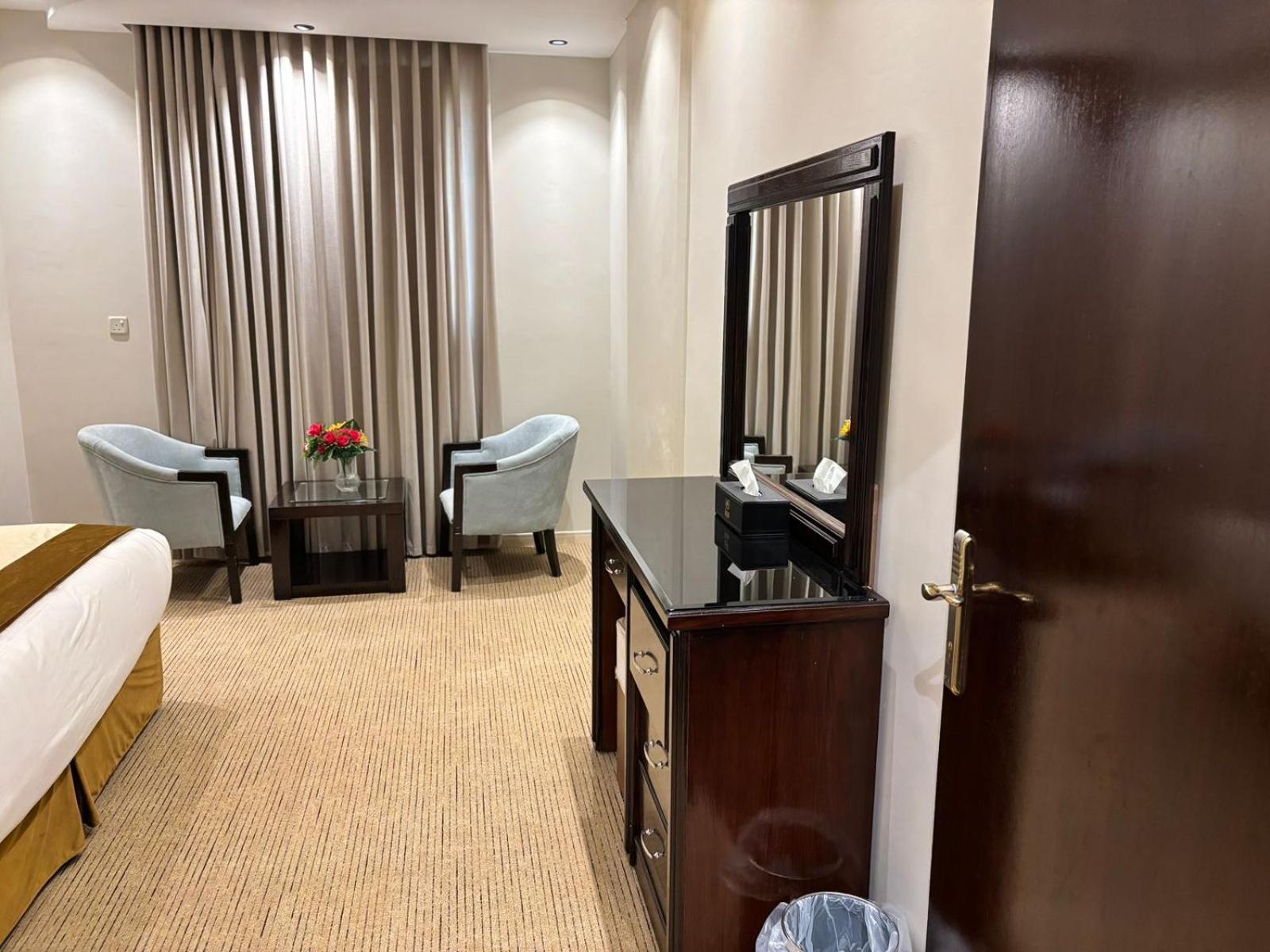 Deluxe King Suite