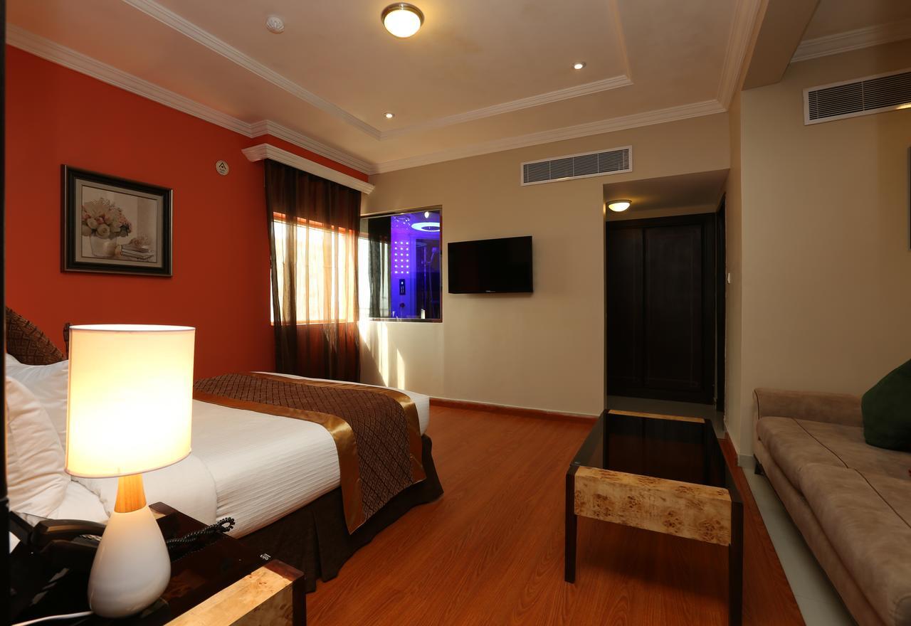 Queen Room Spa Bath