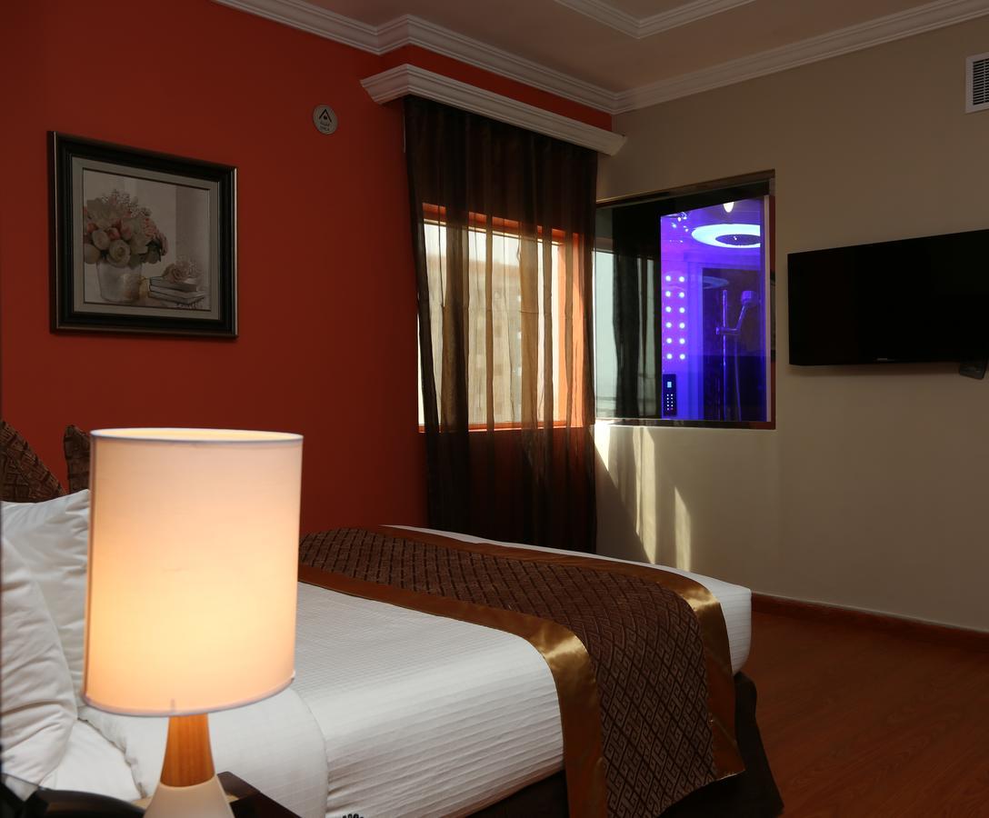 Queen Room Spa Bath