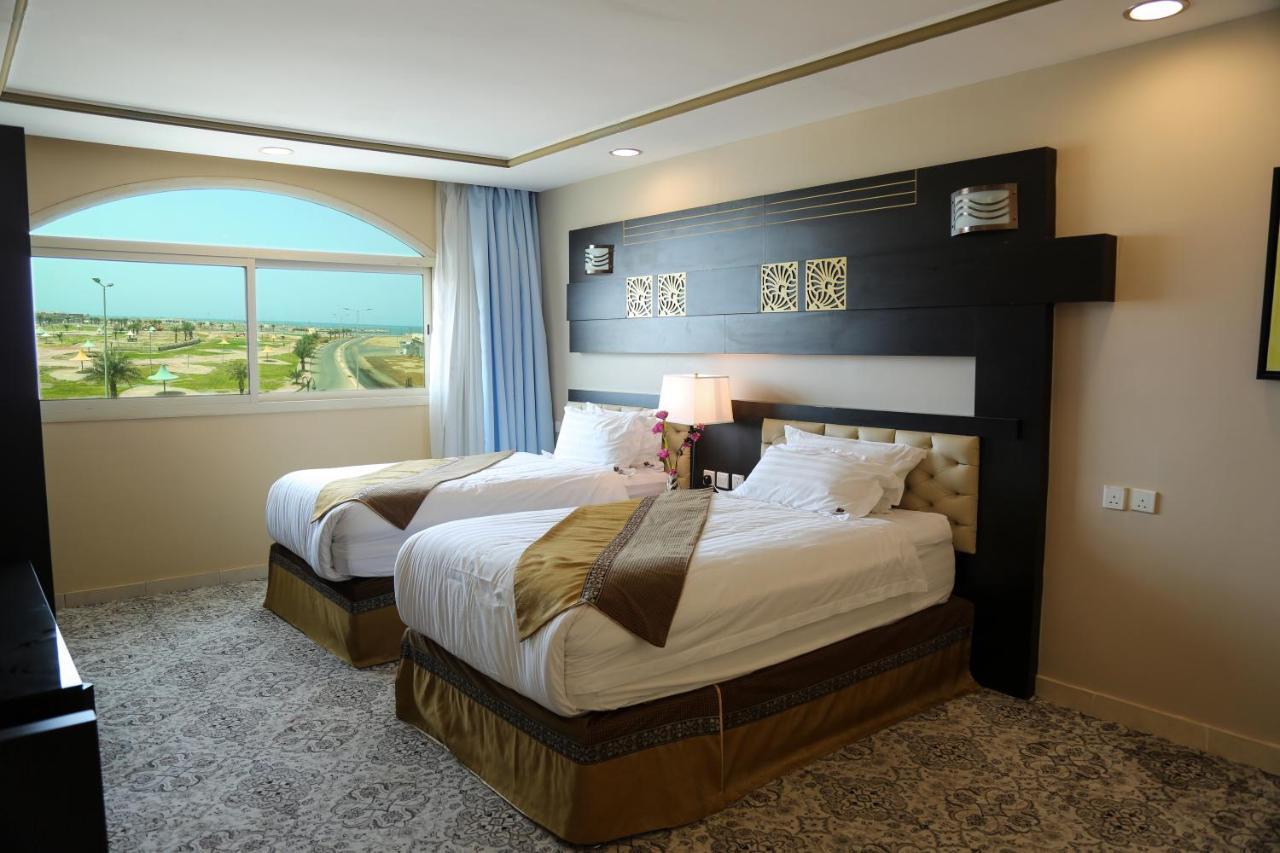 Deluxe Suite Cornish View