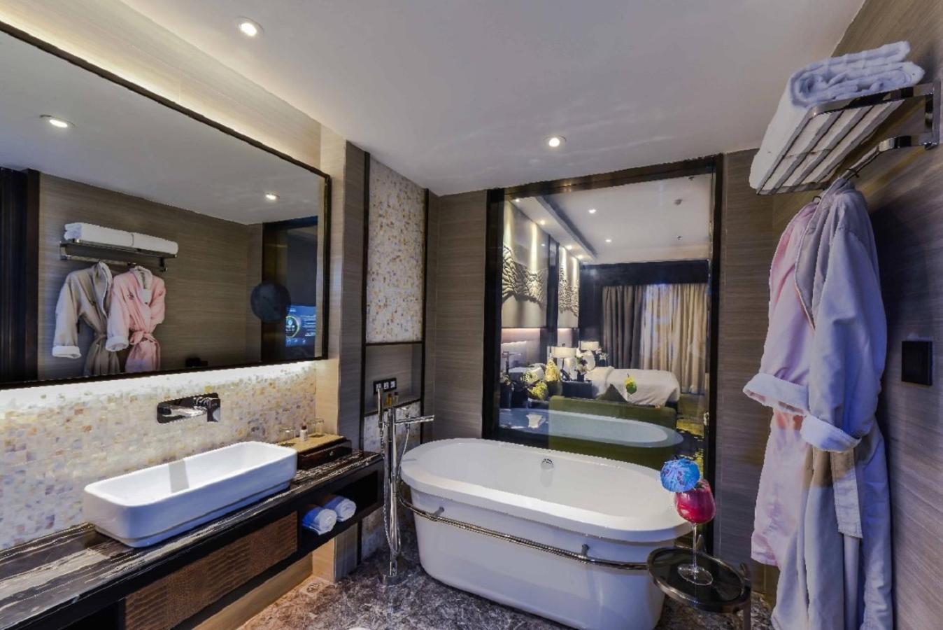 Premium Room Bathtub