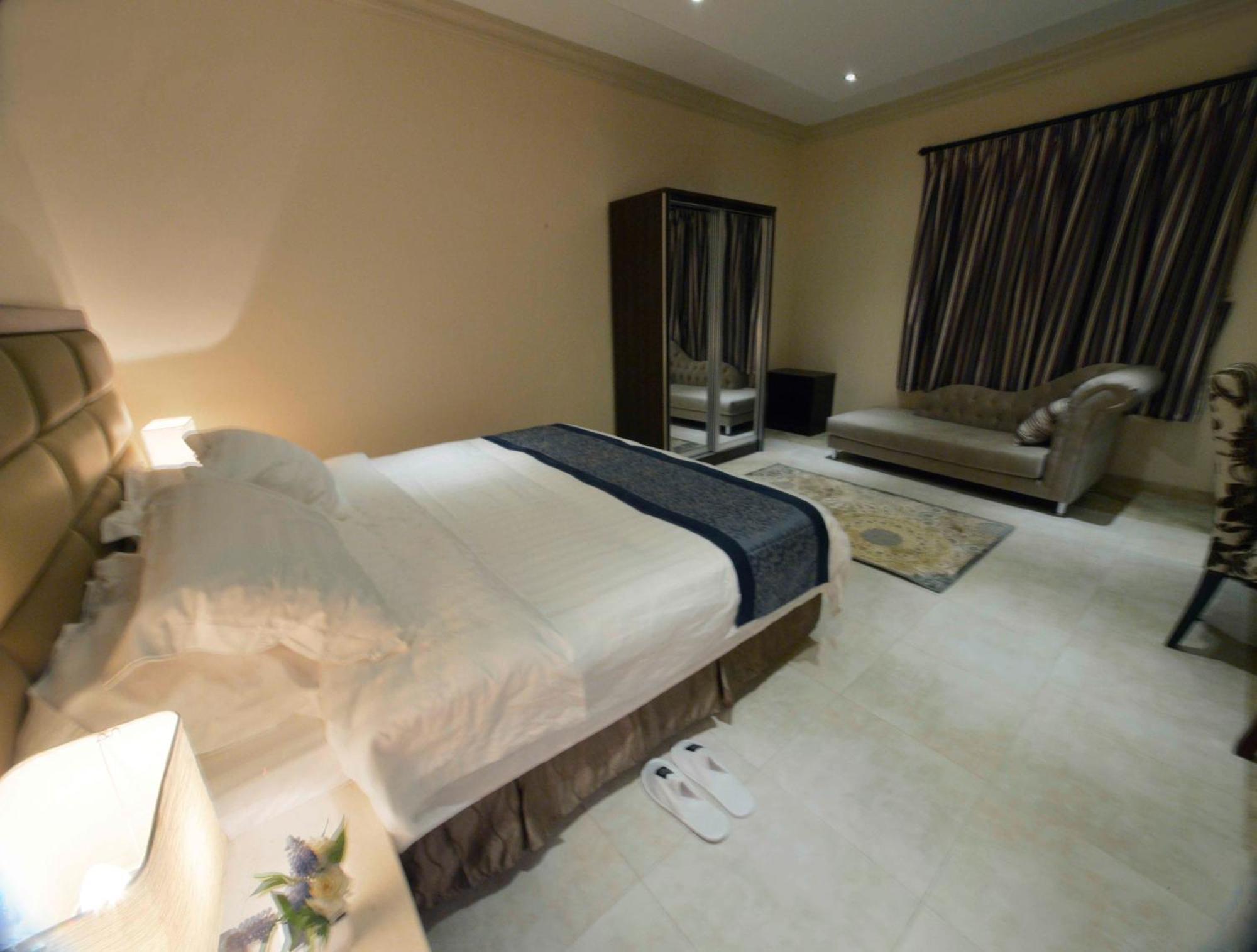 Deluxe Two-Bedroom Apartment