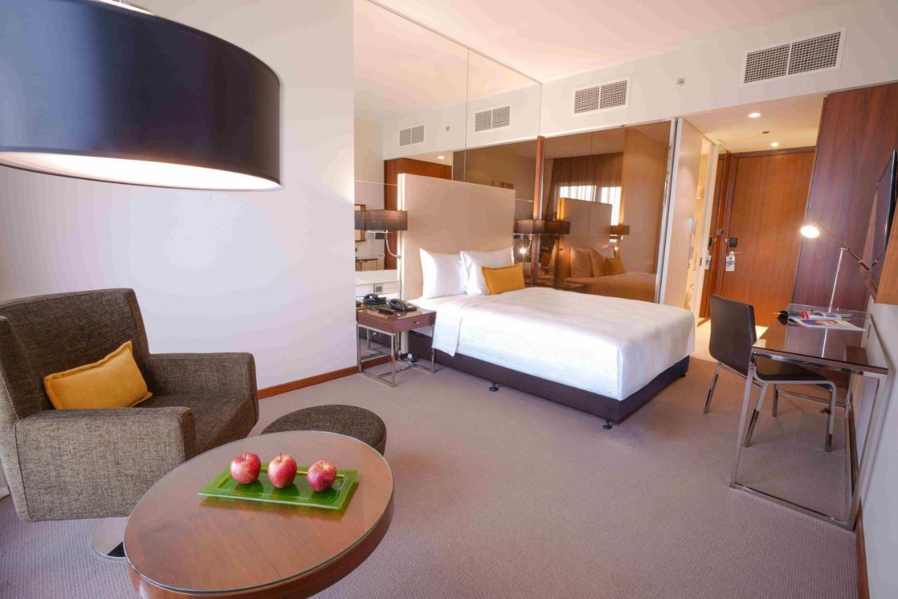 Centro Queen Room
