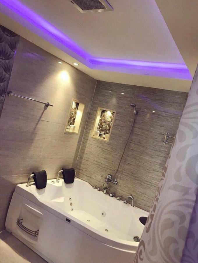 Deluxe Suite Spa Bath