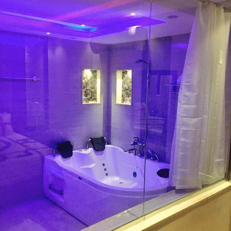 Deluxe Suite Spa Bath