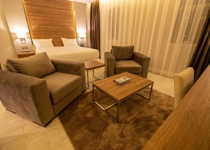 قولدن سكوير طريق الرياض Golden Square Riyadh Road